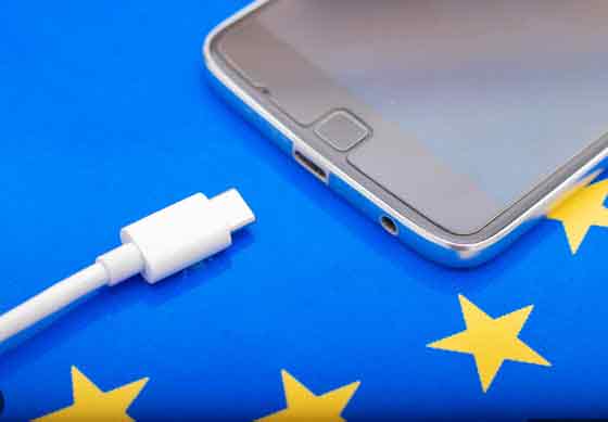 Photo d'illustration de plusieurs câbles USB-C empilés symbolisant la standardisation